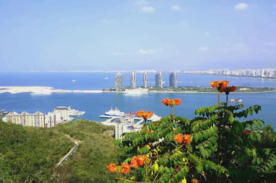 南海翡翠，海南的诗意之旅